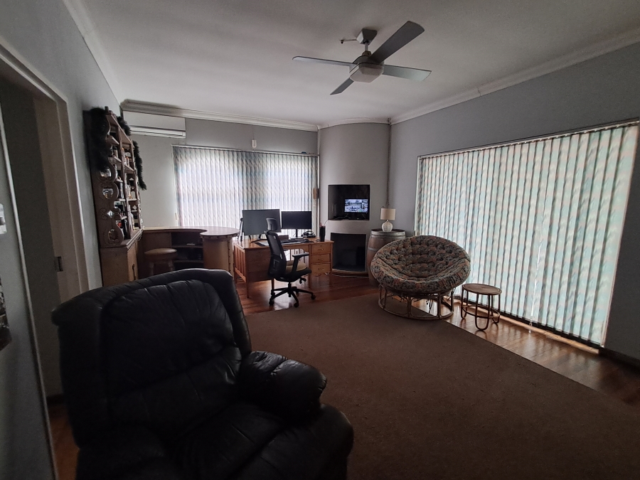 4 Bedroom Property for Sale in Vanes Estate Eastern Cape